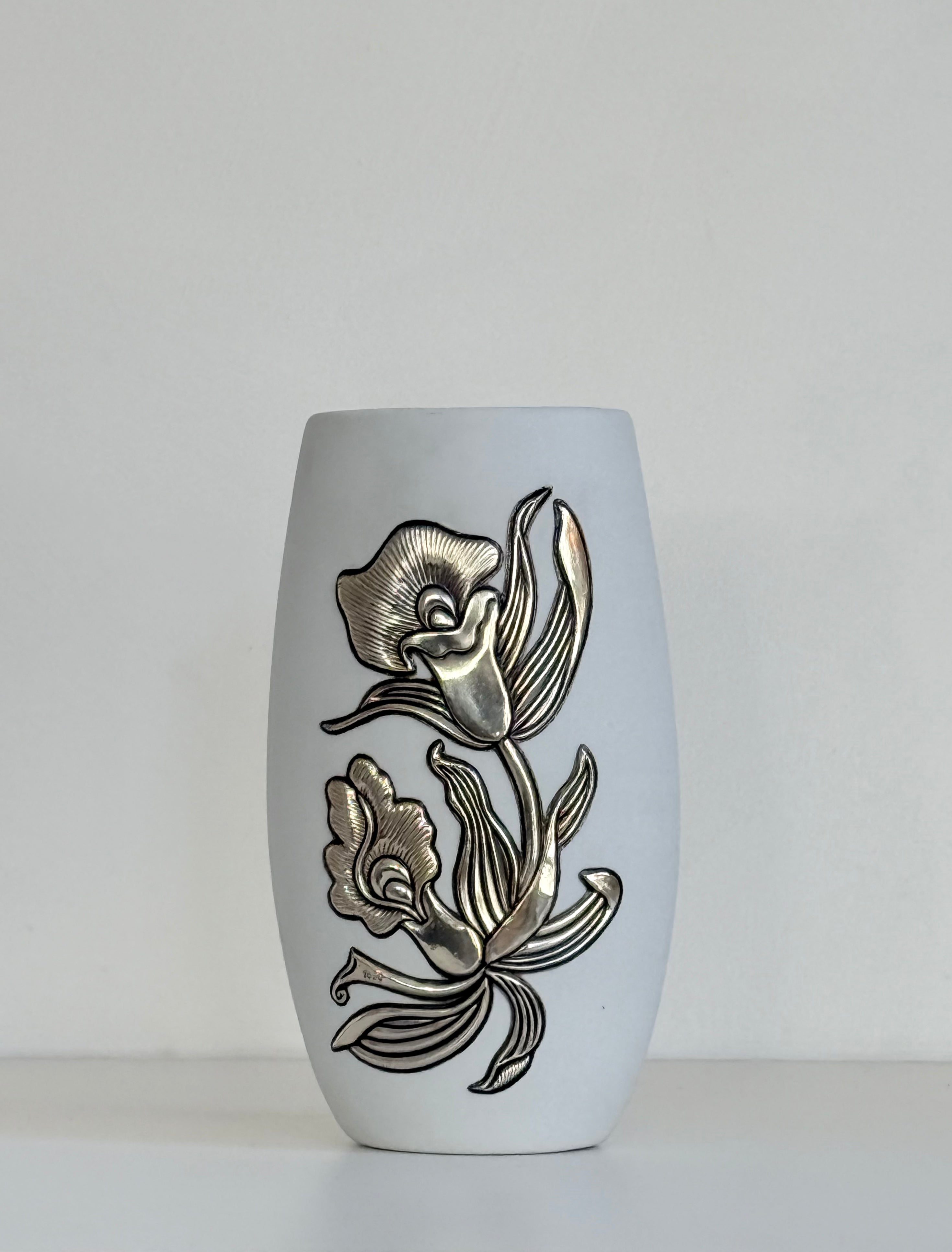 vase in ceramic with silver inlay