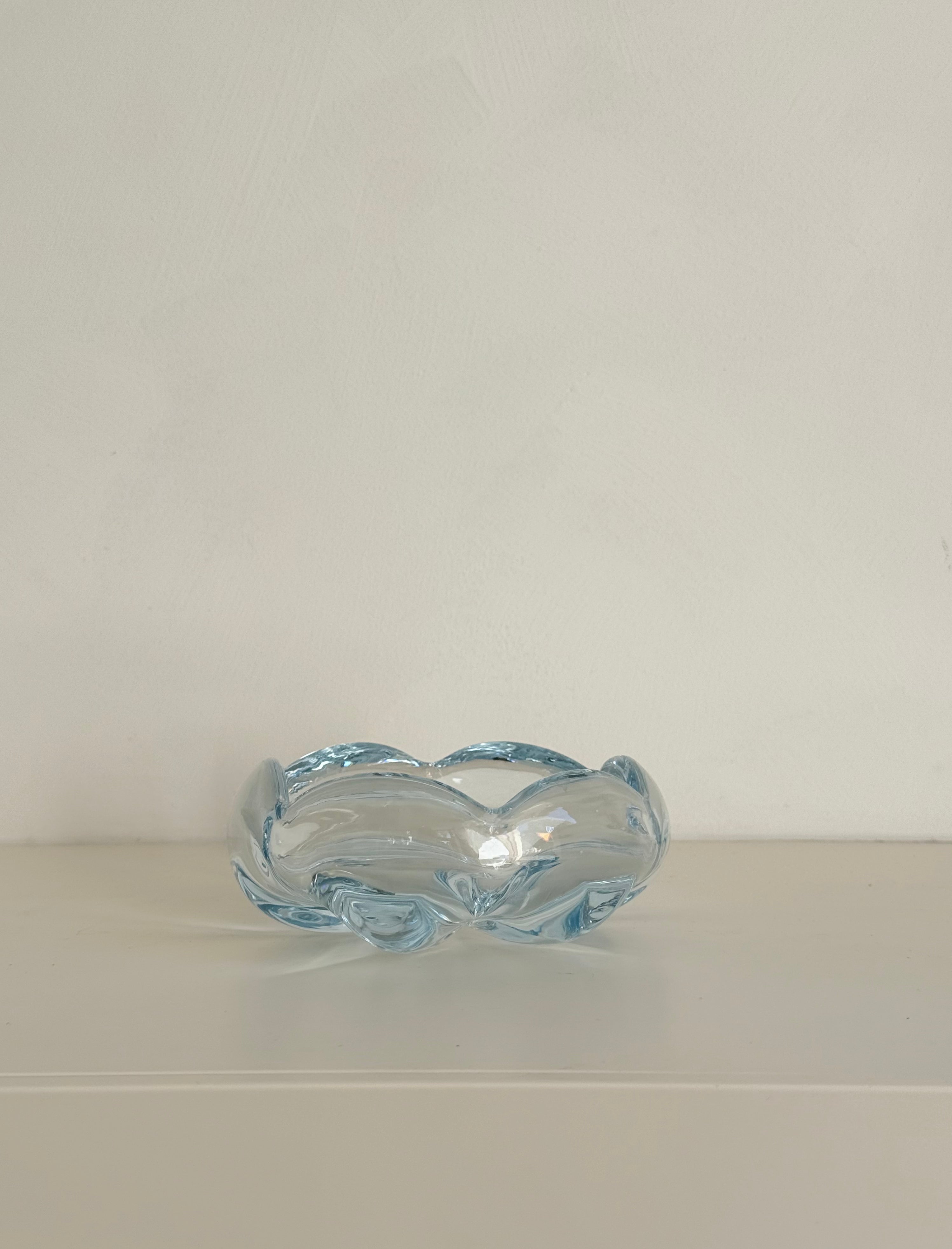 light blue glass bowl by vicke lindstrand